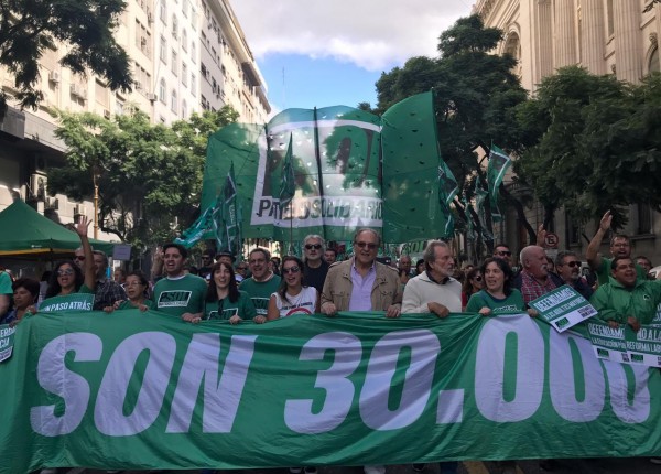 Heller y Junio encabezando columna del Partido Solidario