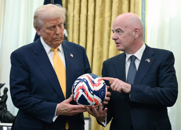 Donald Trump junto a Gianni Infantino
