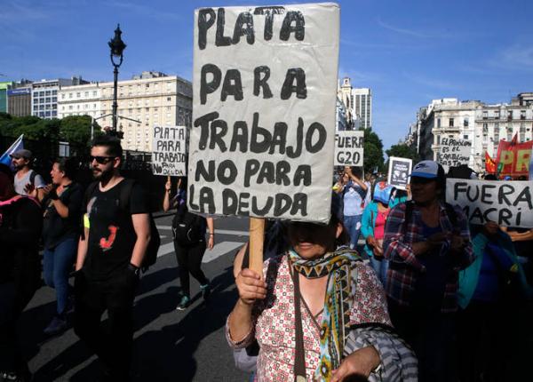 Mujer protestando