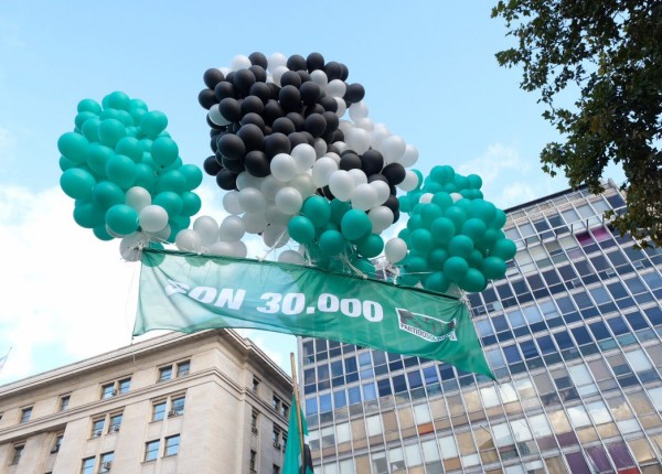 Suelta de globos en Plaza de Mayo