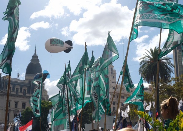 Zeppelin en Plaza de Mayo