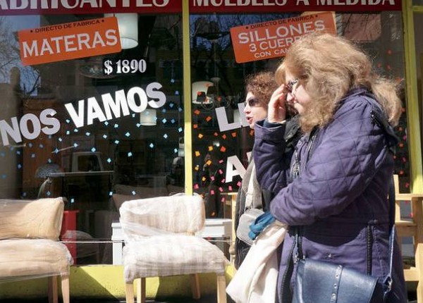 Comercio anunciando cierre