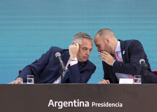 Martín Guzmán conversando con Alberto Fernández