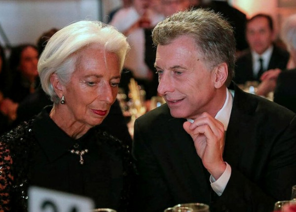 Mauricio Macri conversando con Christine Lagarde