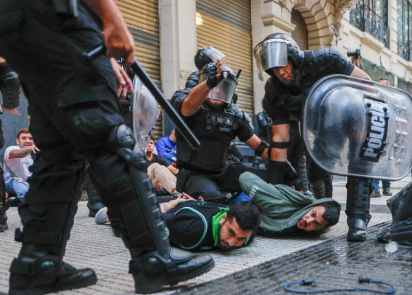 represión