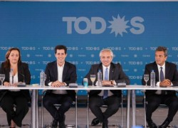 Cecilia Moreau, Wado de Pedro, Alberto Fernandez y Sergio Massa en reunión del Frente de Todos en la sede del PJ