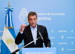Sergio Massa en atril del Ministerio de Economía